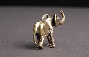 DMtse Chinese Feng Shui Brass Mascot Mini Elephant Decor Statue Figurines for Animal Sculpture of Good Lucky Collectibles Gift：圖片 4
