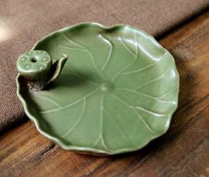 DMtse Handmade Ceramic Mindfulness Meditation Frog and Lotus Leaf Tray Stick Incense Burner Holder Yoga Poses Frog Cute Animal Statue Peace Blessing Home Decoration：圖片 6
