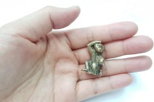 DMtse Brass Mini Antique Monkey Statue Ornaments Meditation Seated Pose Attractive & Serene Small Monkey Statue Figurine：圖片 2