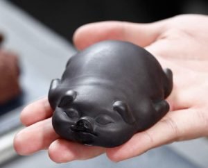 DMtse Cute Sleeping Pig Zisha Ceramic Figurines for Home Decor Living Room Bedroom Office Decoration Bookshelf TV Stand Decoration Tea Ceremony Sculptures Collection：圖片 2