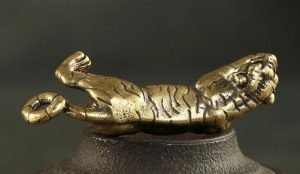 DMtse Chinese Feng Shui Brass Mini Tiger Decor Statue Figurines for Animal Sculpture Collectibles Gift：圖片 4