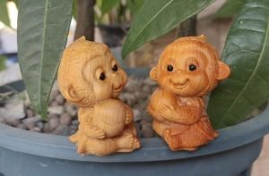 DMtse Hand Carved Natural Wood Monkey Statue Sculpture Animal Figurine Brings Good Lucky for Mascot Gift - Image 5